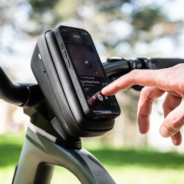 Almacenamiento para manillar con interfaz para smartphone